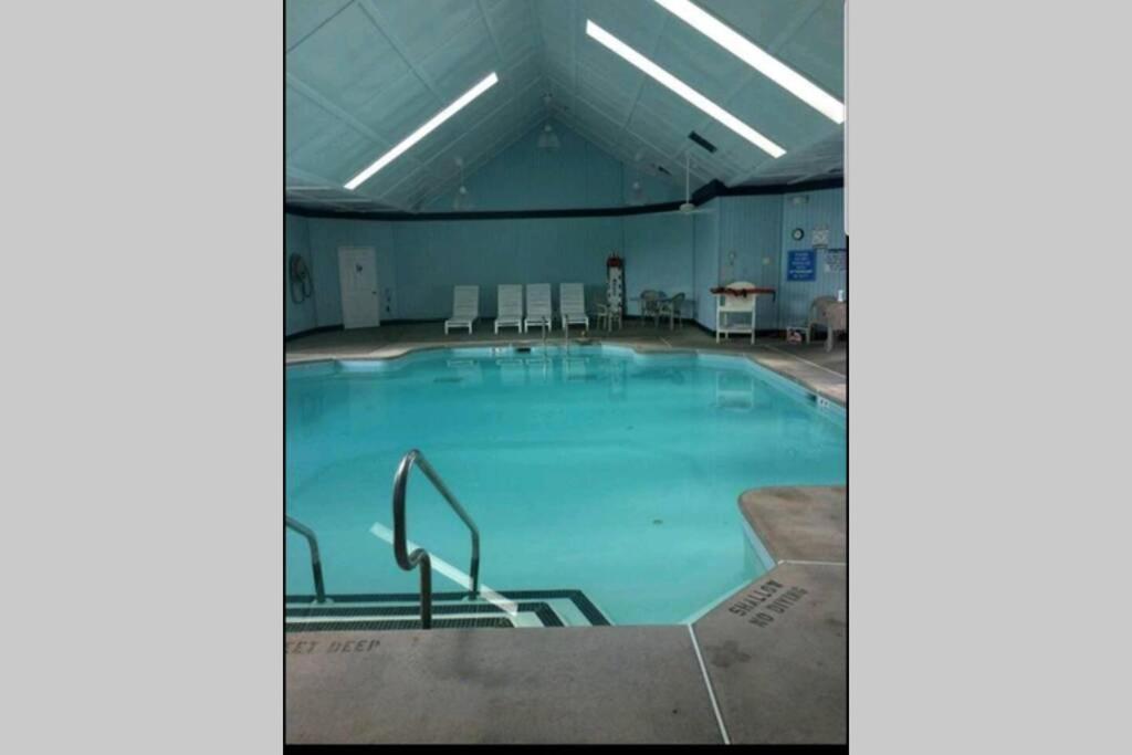 *Amenity-Filled Waterfront Oasis @Saw Creek Estates Near Waterfalls And Hiking* East Stroudsburg Dış mekan fotoğraf