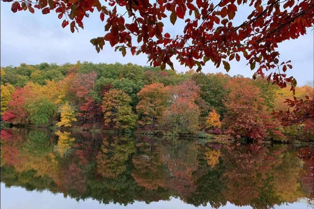 *Amenity-Filled Waterfront Oasis @Saw Creek Estates Near Waterfalls And Hiking* East Stroudsburg Dış mekan fotoğraf