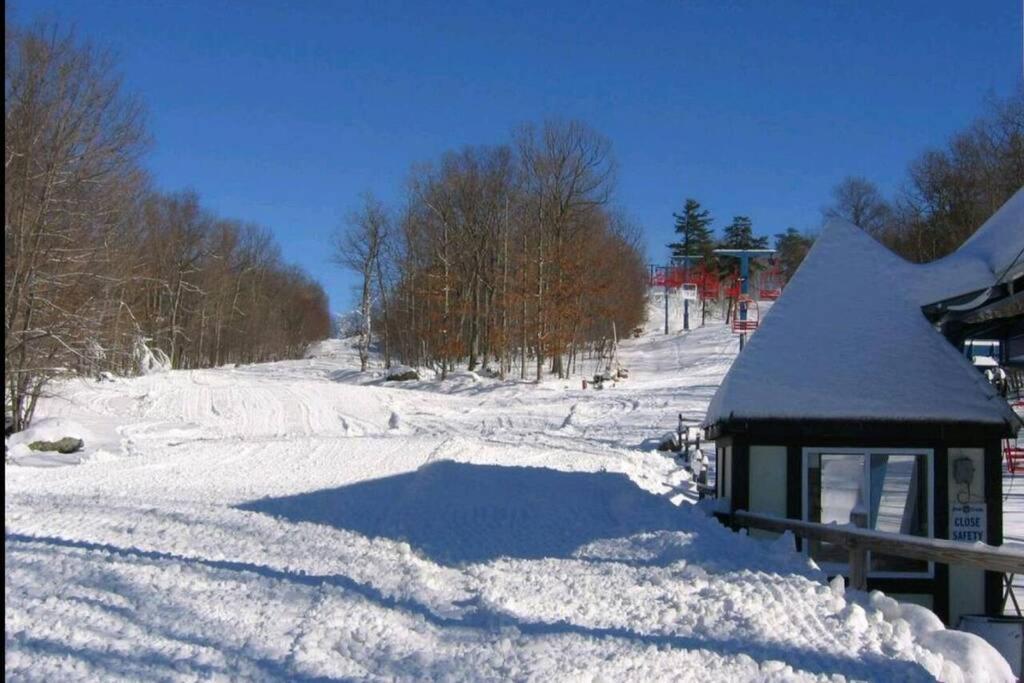 *Amenity-Filled Waterfront Oasis @Saw Creek Estates Near Waterfalls And Hiking* East Stroudsburg Dış mekan fotoğraf