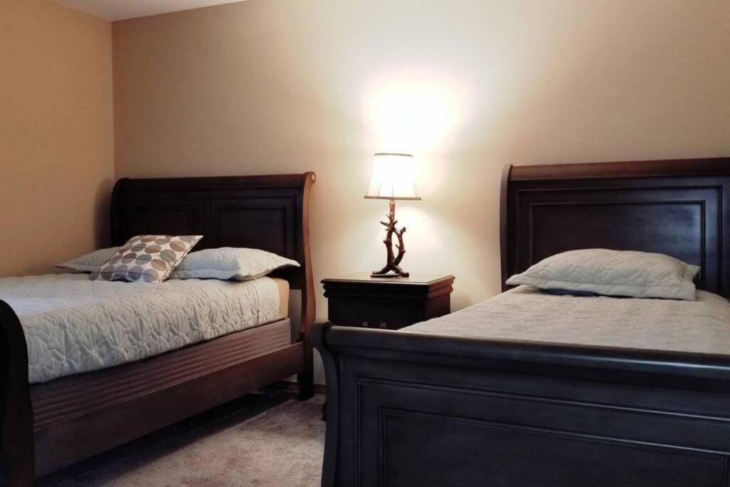 *Amenity-Filled Waterfront Oasis @Saw Creek Estates Near Waterfalls And Hiking* East Stroudsburg Dış mekan fotoğraf